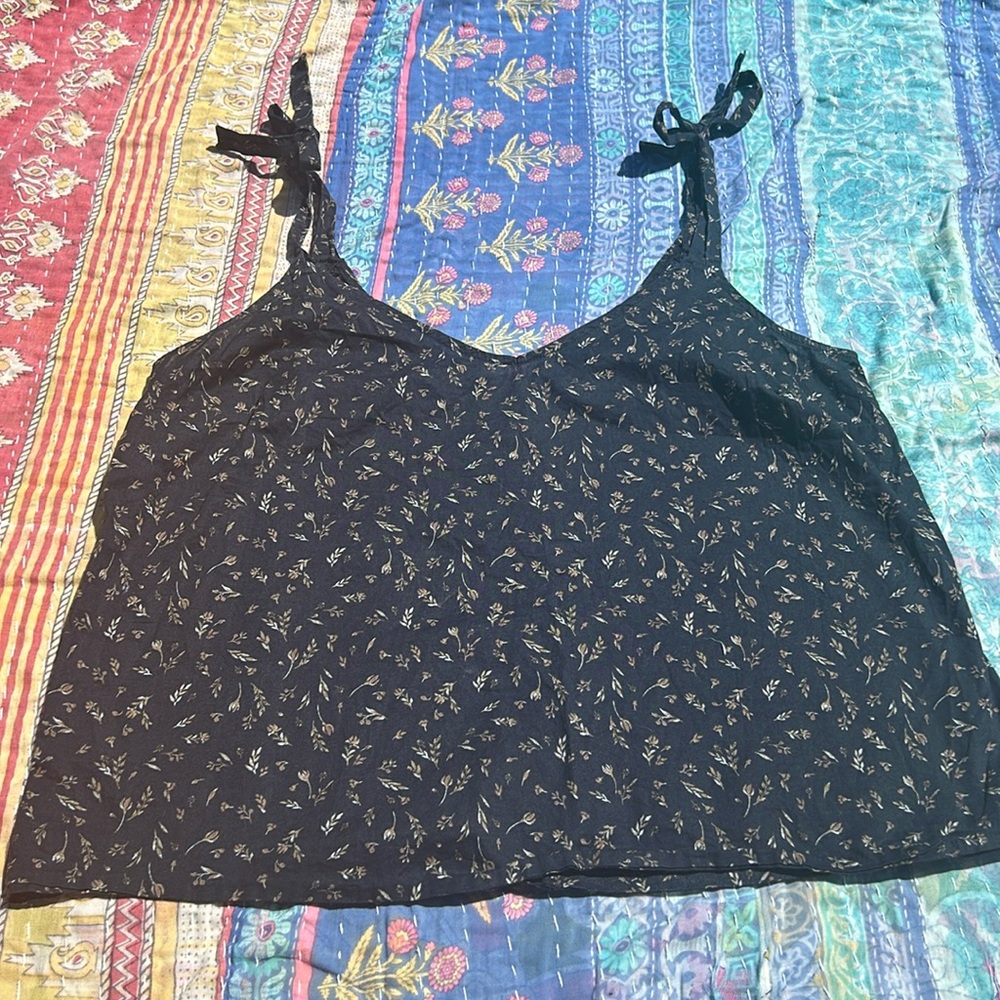Universal threads tank